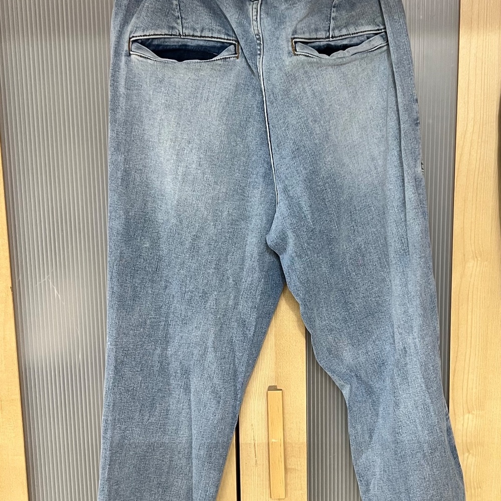 🍾HP🍾 Paperbag Waist Jean - Malibu Light Wash - Petite - Picture 4 of 6